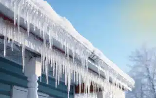 Ice Bridge Formation_ How Early FreSeze-Thaw Cycles Threaten Roofs in November